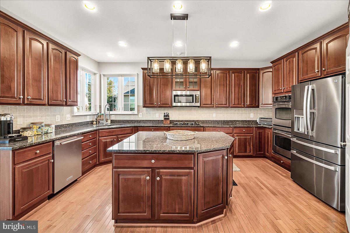 ADAMSTOWN COMMONS - Residential