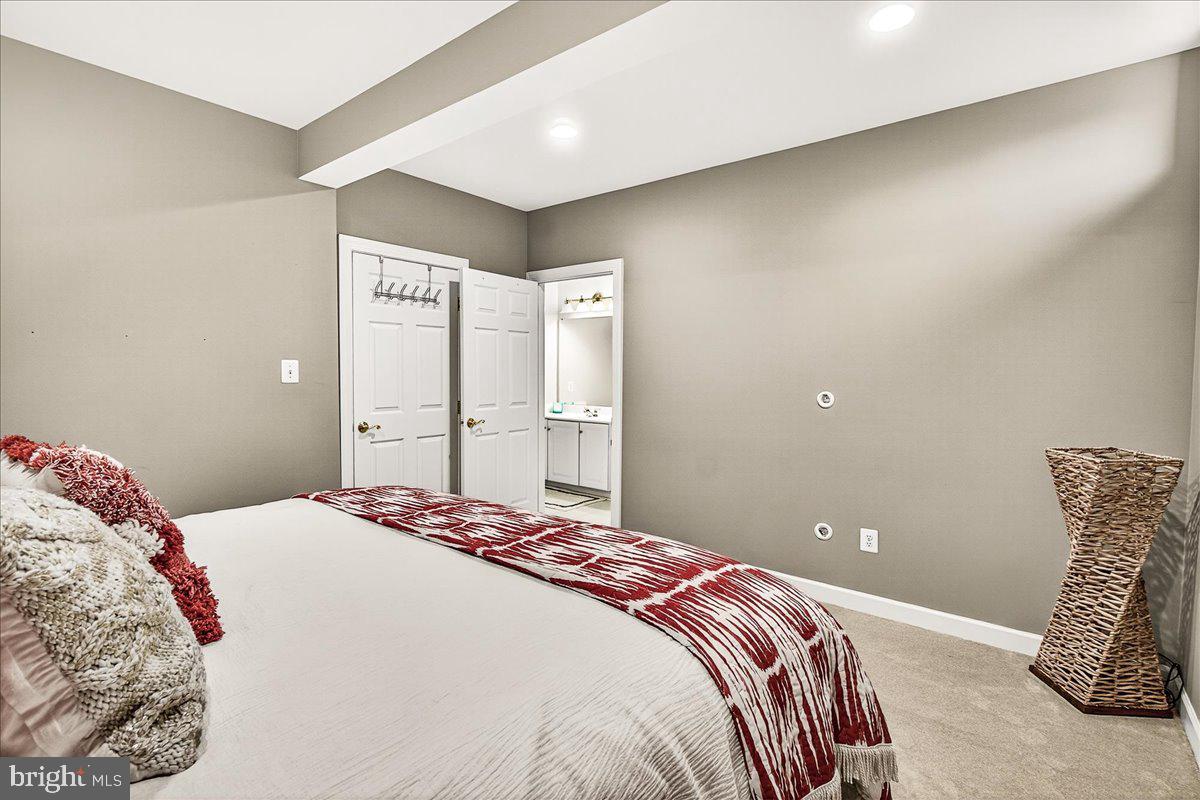 ADAMSTOWN COMMONS - Residential