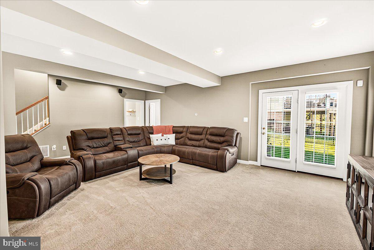 ADAMSTOWN COMMONS - Residential