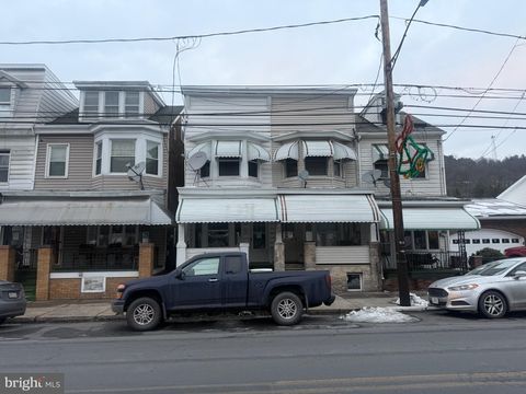 Townhouse For Sale - 346 W Main Street<br/> GIRARDVILLE, PA 17935