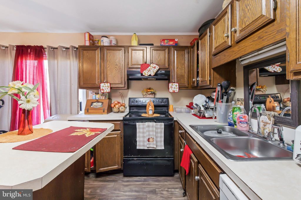 Photo of 39 Pickford Drive, Lancaster, PA 17603 (MLS # PALA2043594)