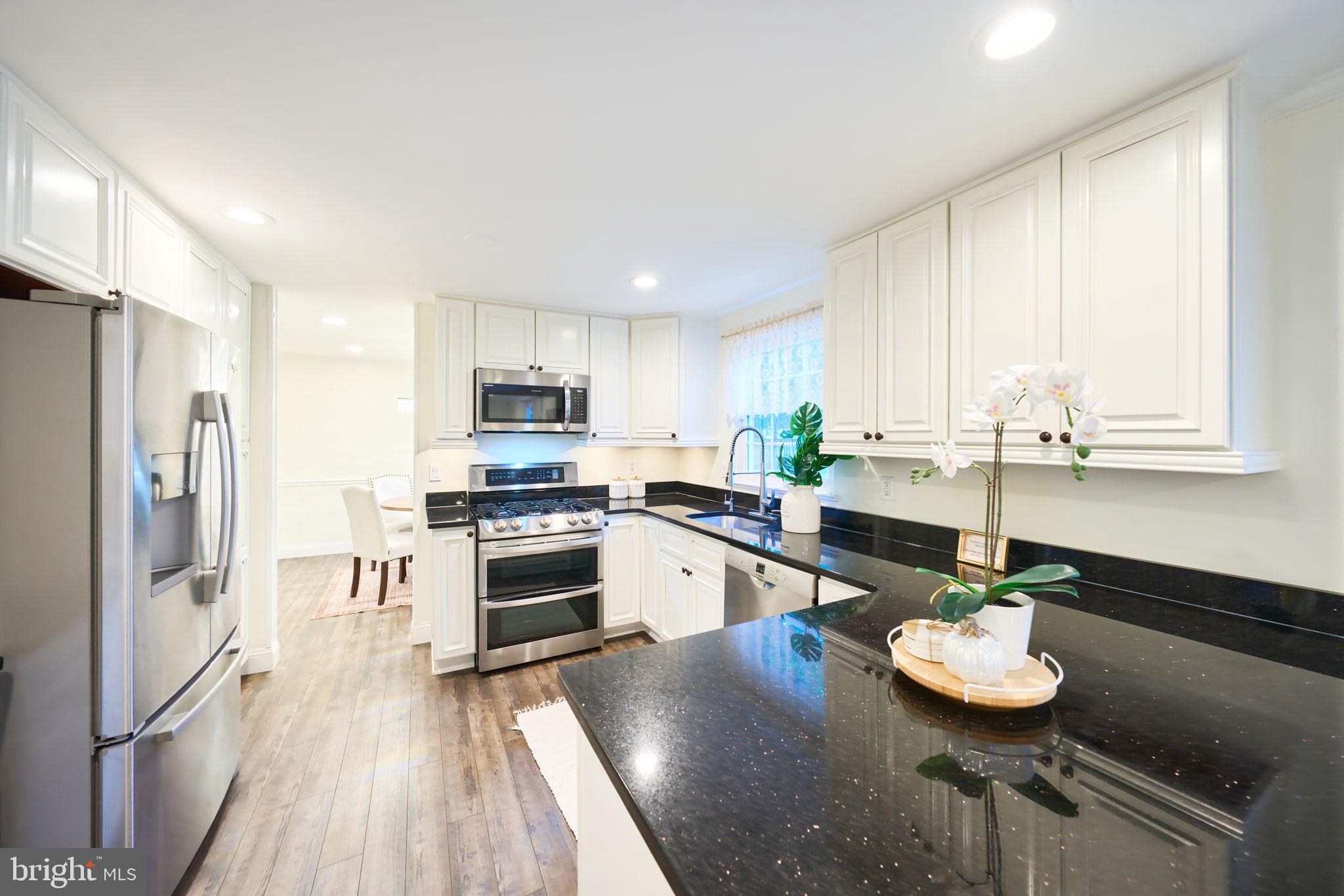 5416 HEDGEROW COURT