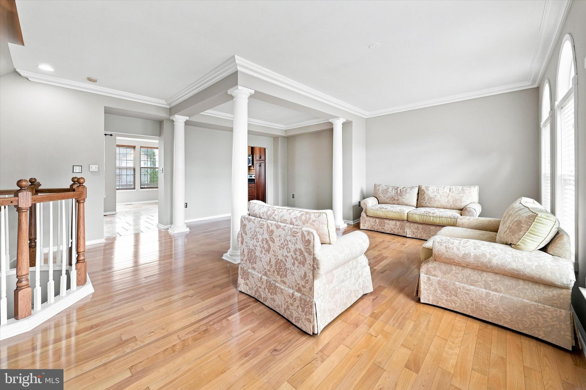 13 LAUREL WAY