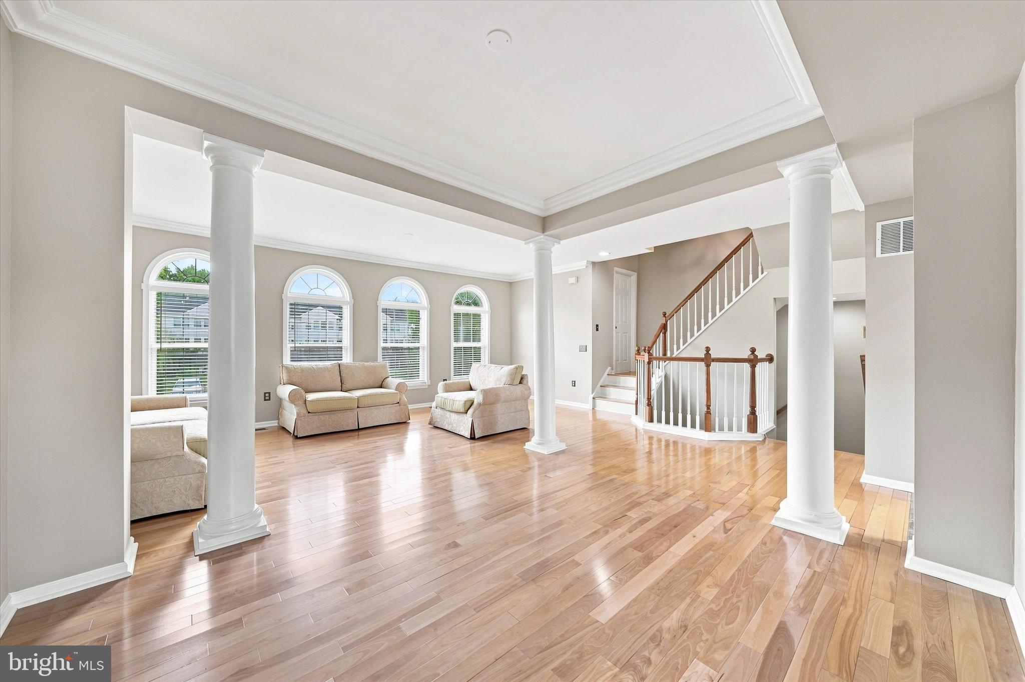 13 LAUREL WAY