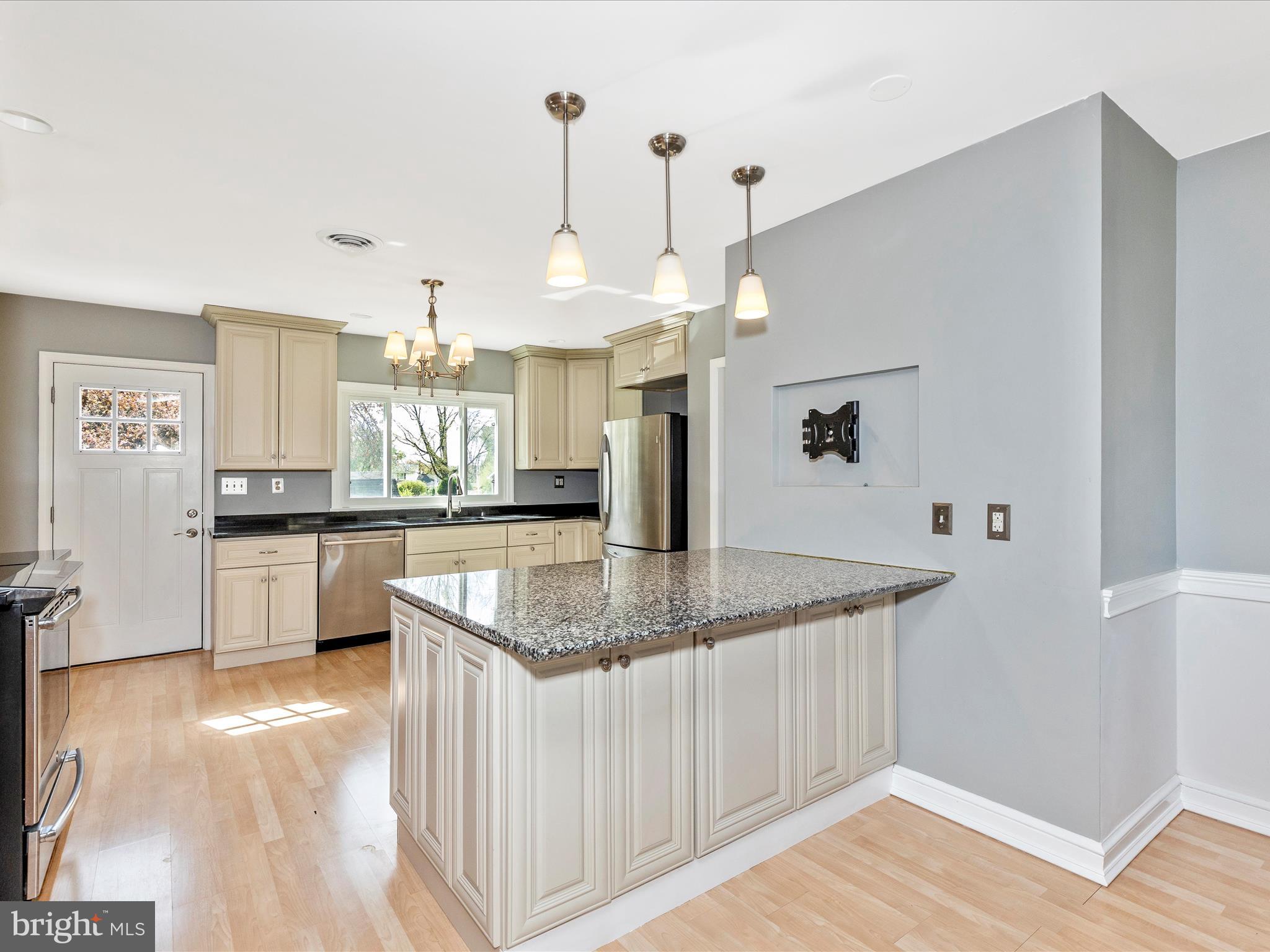 BROADVIEW ACRES - Residential