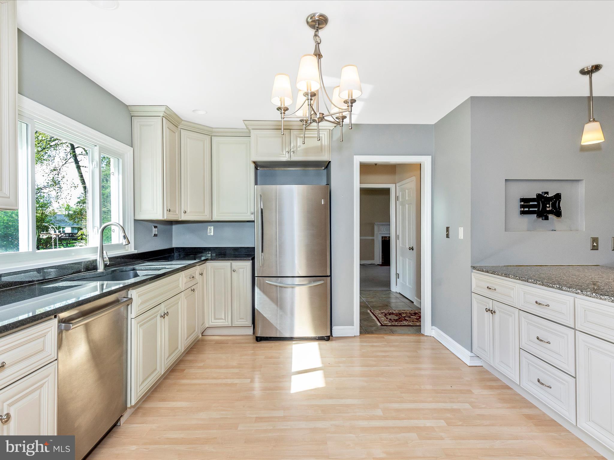 BROADVIEW ACRES - Residential