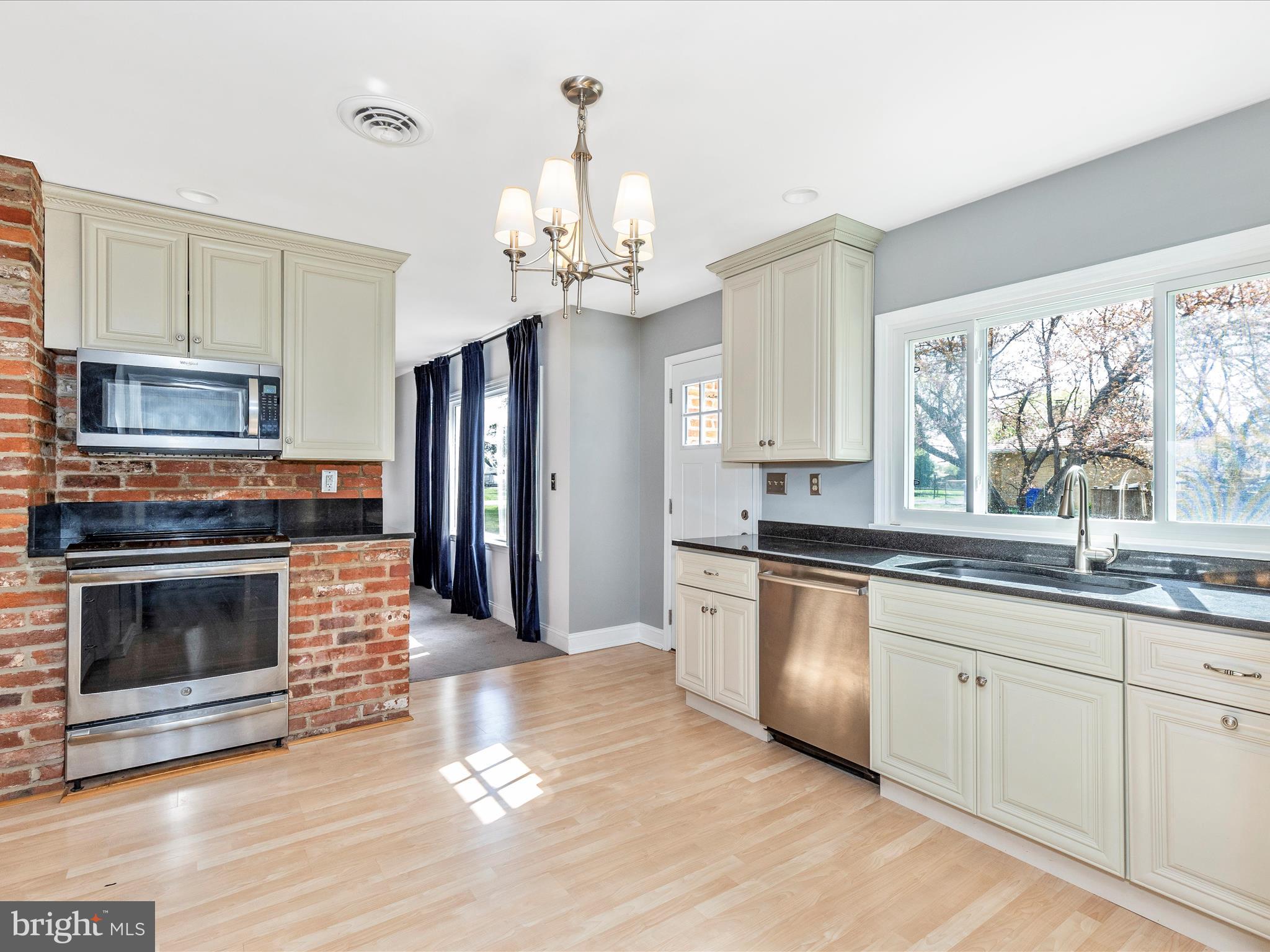 BROADVIEW ACRES - Residential