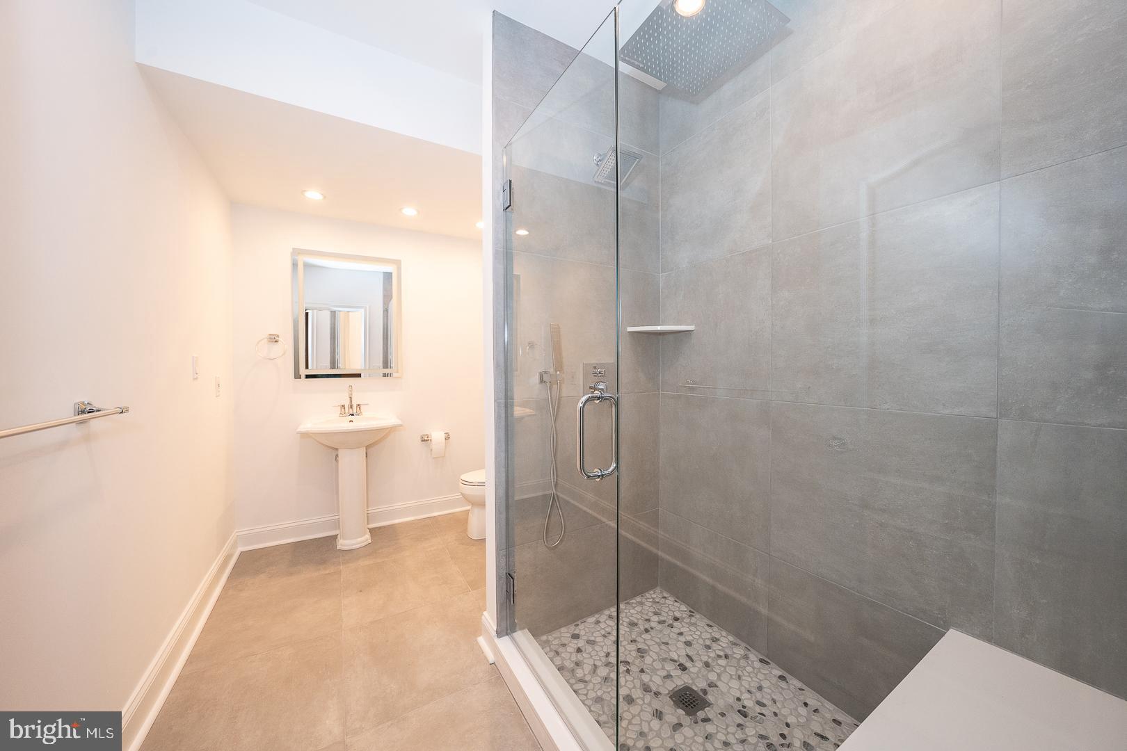 GLADWYNE - Residential