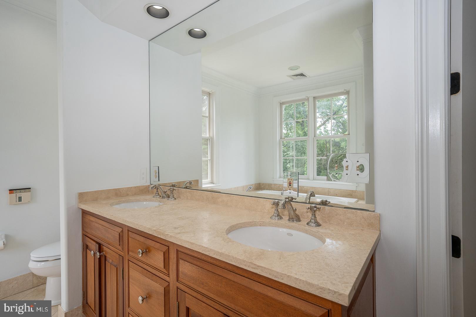 GLADWYNE - Residential