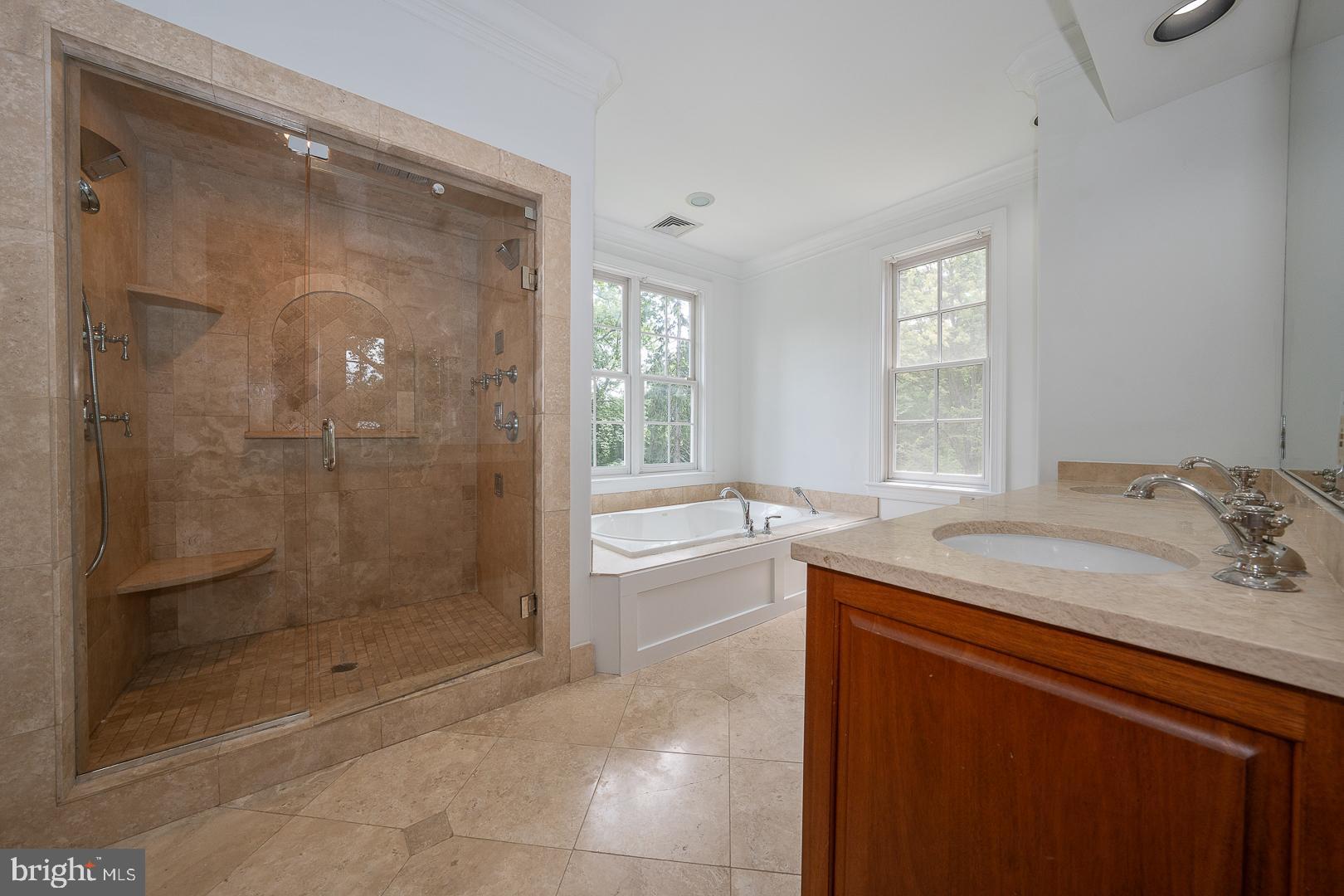 GLADWYNE - Residential