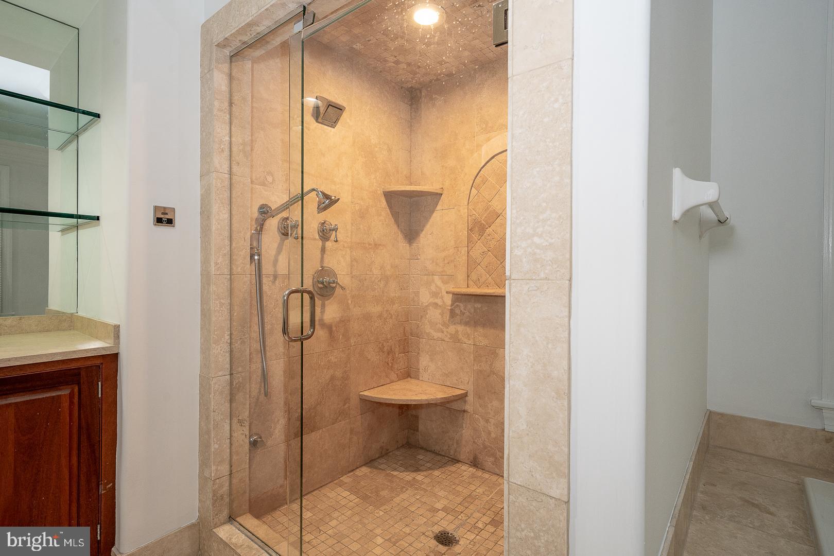 GLADWYNE - Residential