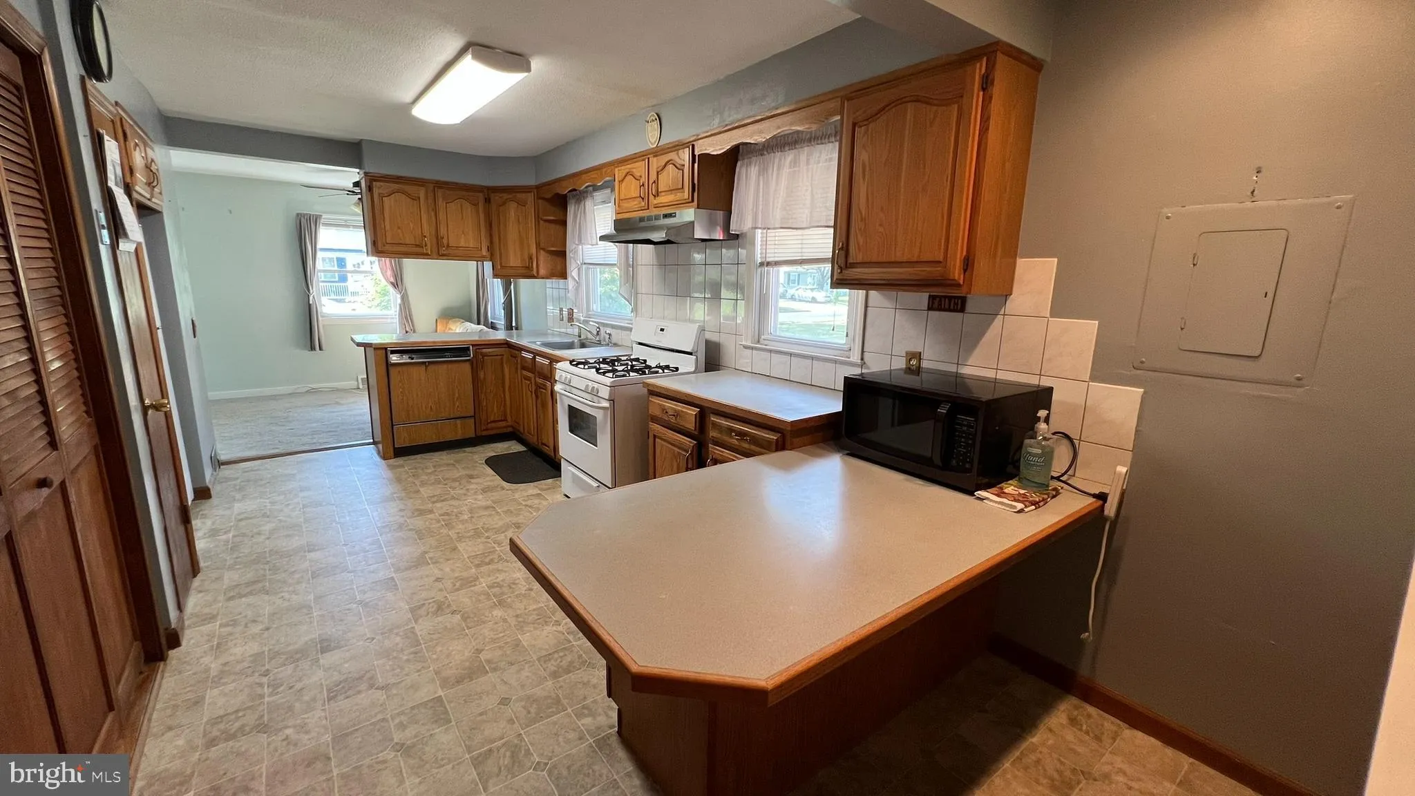 Stratford, New Jersey 08084, United States, 3 Bedrooms Bedrooms, ,1 BathroomBathrooms,Residential,Contingent,185836