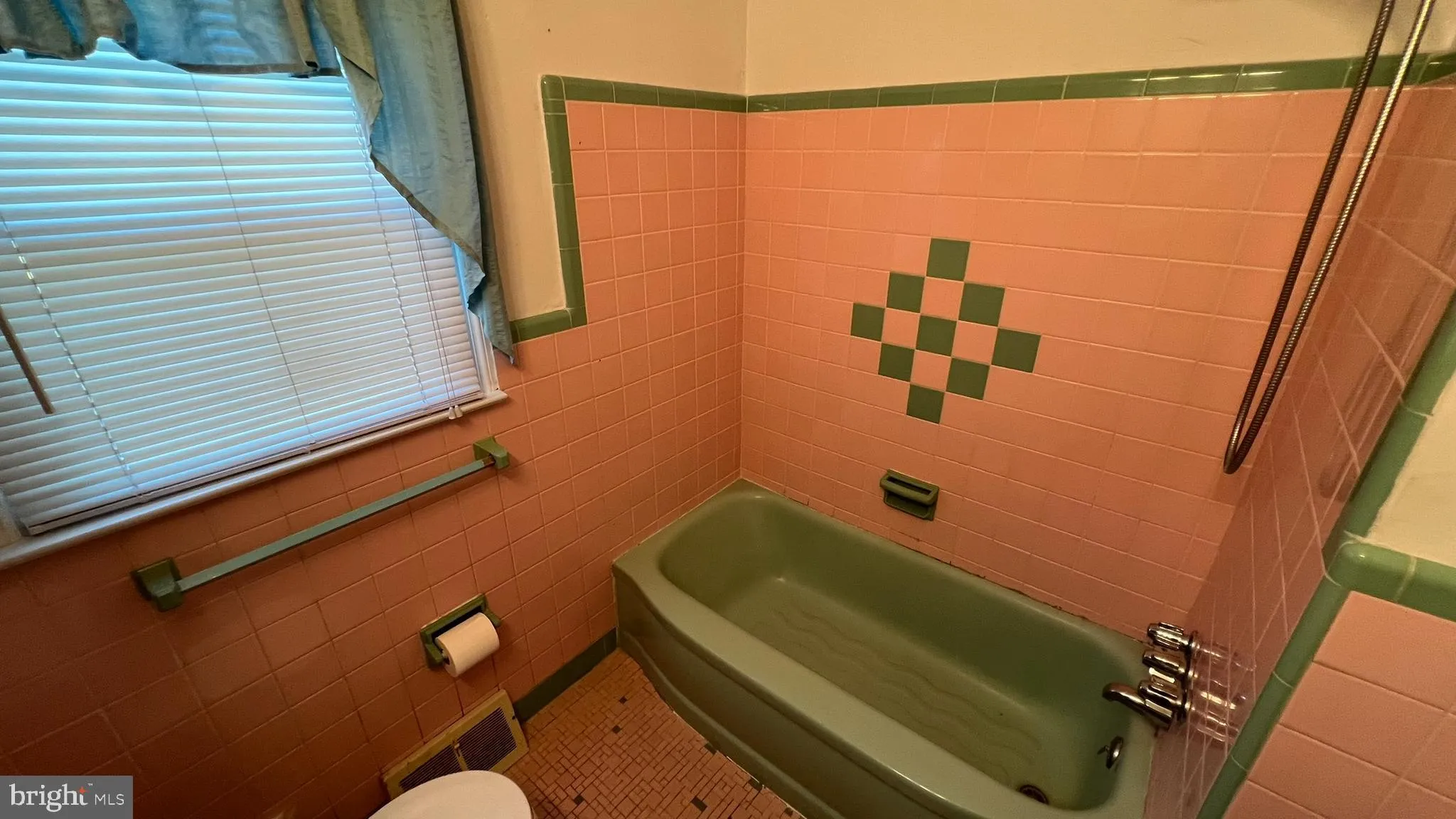 Stratford, New Jersey 08084, United States, 3 Bedrooms Bedrooms, ,1 BathroomBathrooms,Residential,Contingent,185836