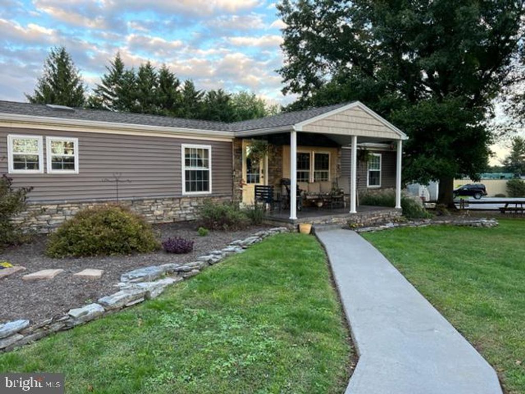 Photo of 620 W ROUTE 897, REINHOLDS, PA 17569 (MLS # PALA2025820)