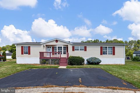 Mobile Home For Sale - 217 Holly Court<br/> BEAR, DE 19701