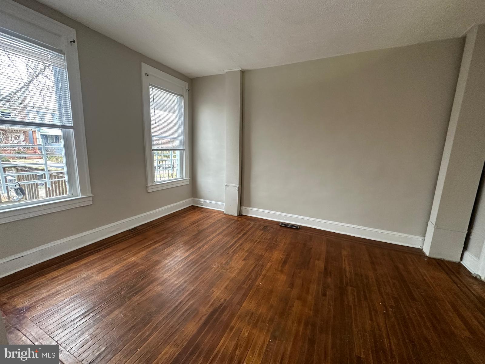 WOODMERE - Residential