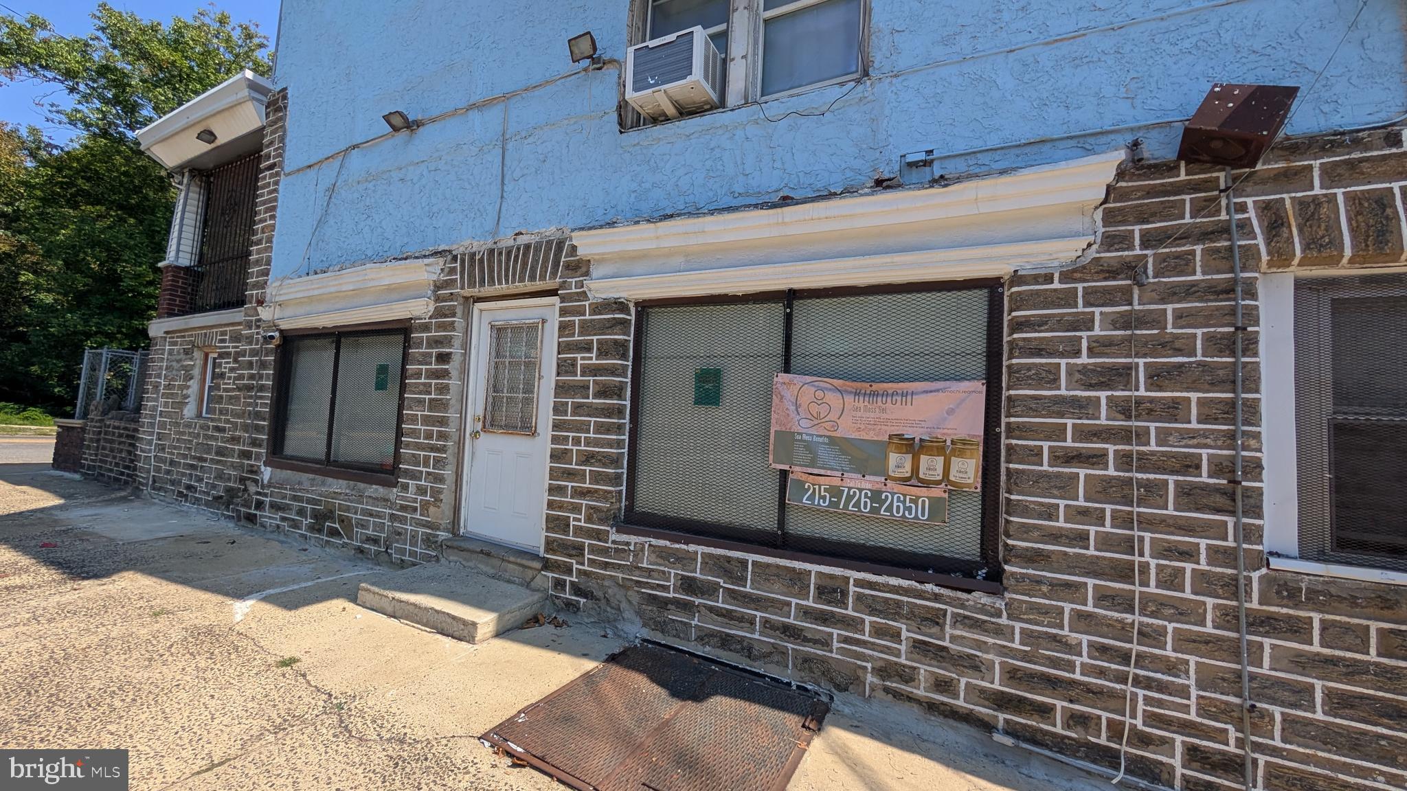 LOGAN - Commercial Lease