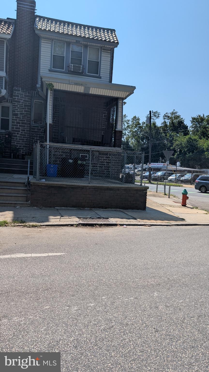 LOGAN - Commercial Lease