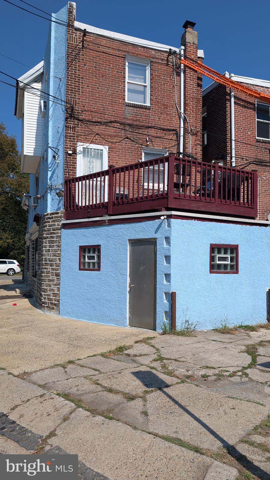 LOGAN - Commercial Lease