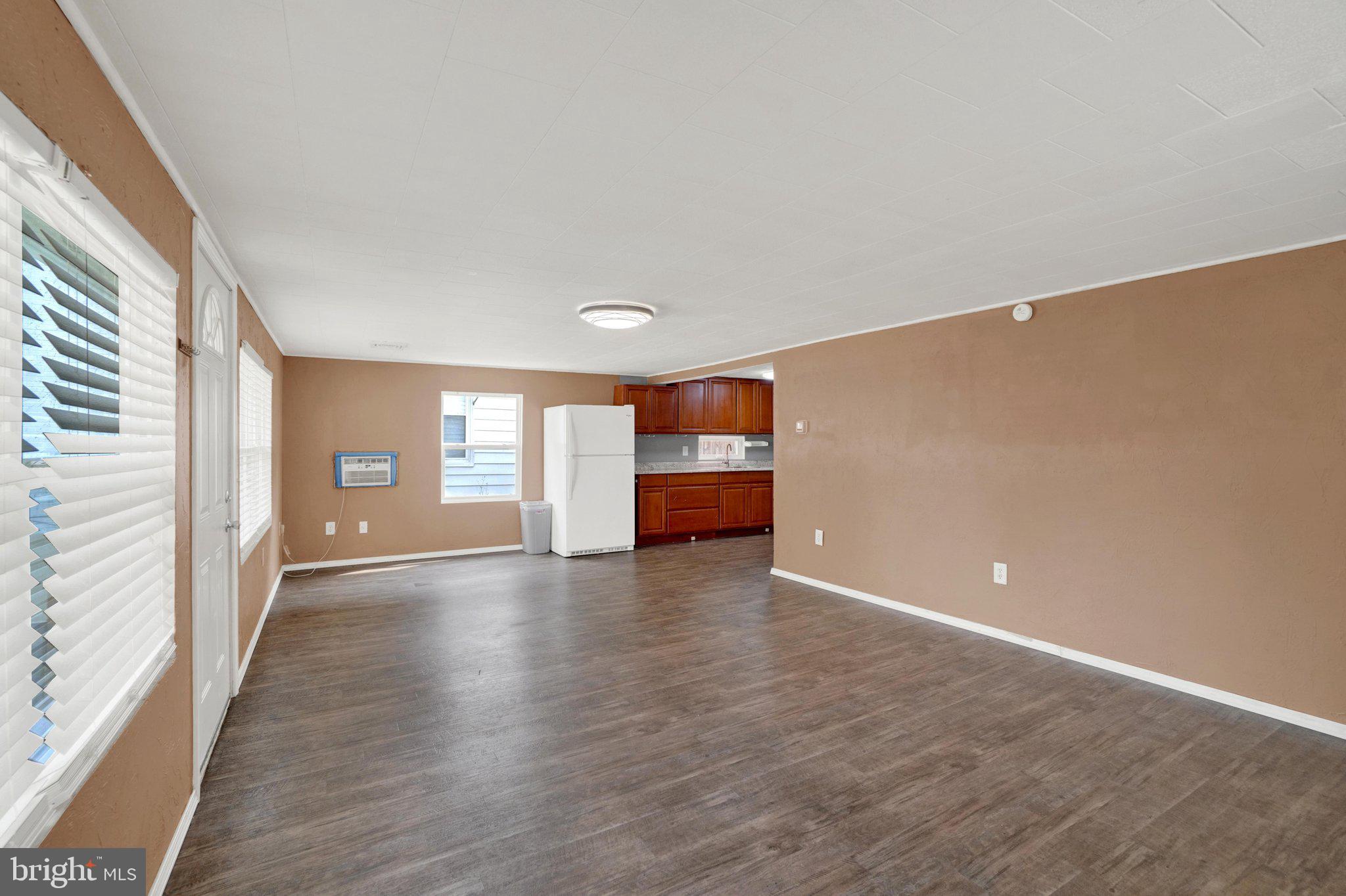 1608 W POPLAR TERRACE