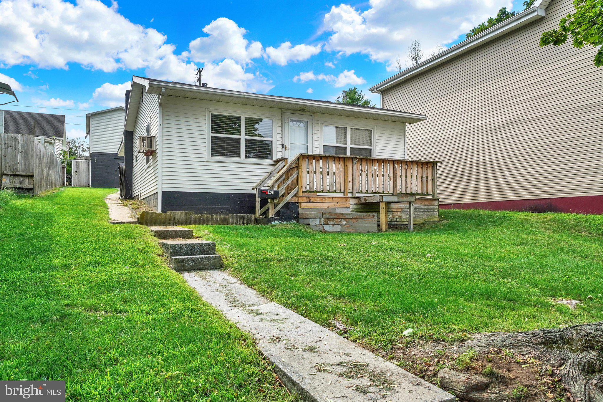 1608 W POPLAR TERRACE