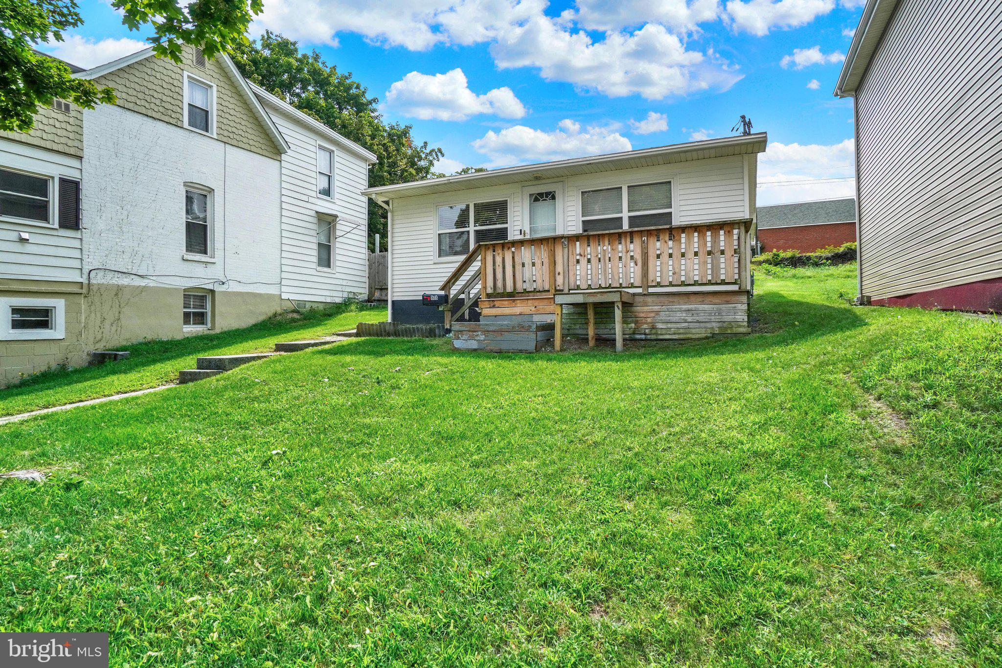 1608 W POPLAR TERRACE