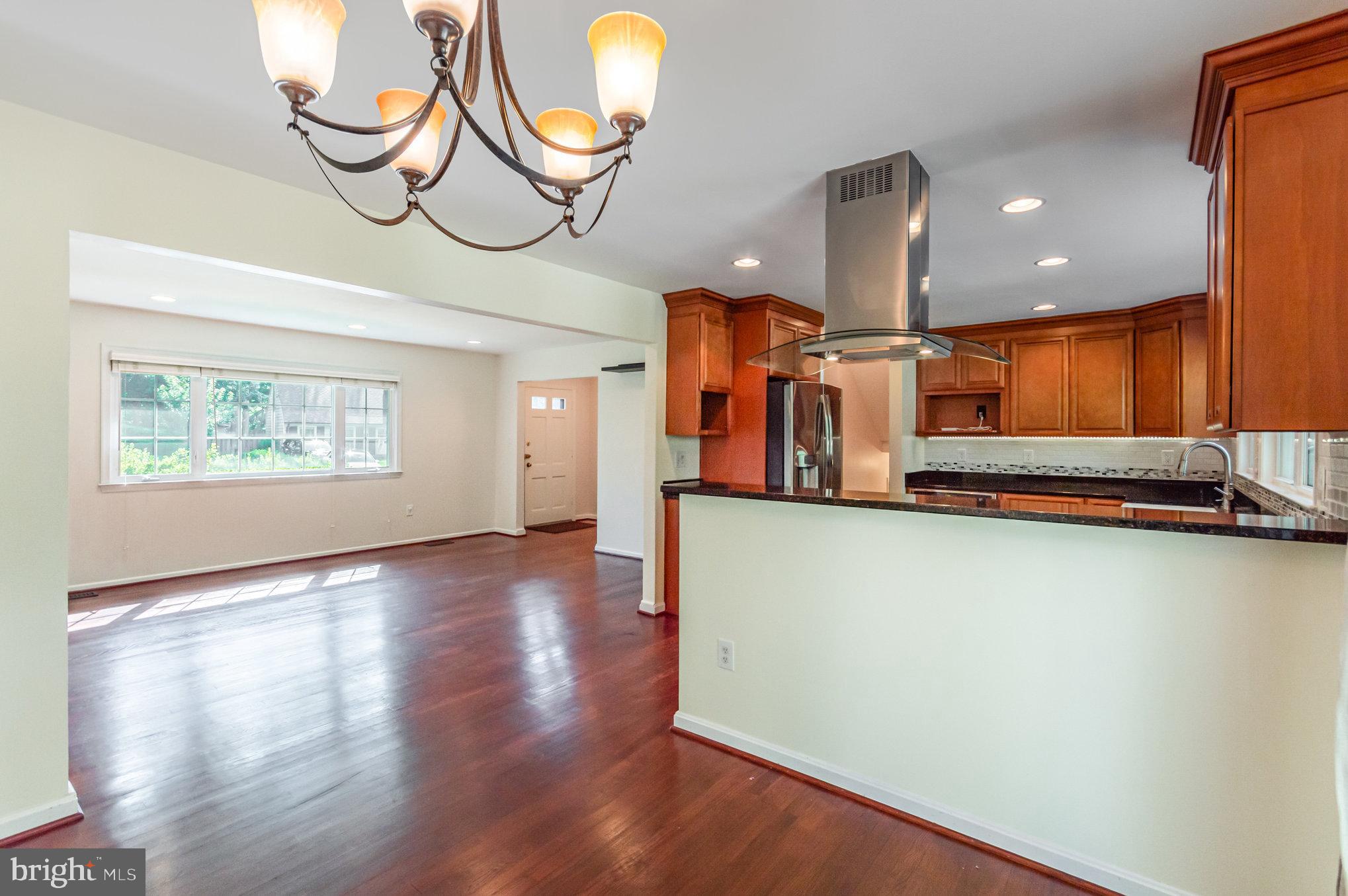 519 WOODLAND COURT NW