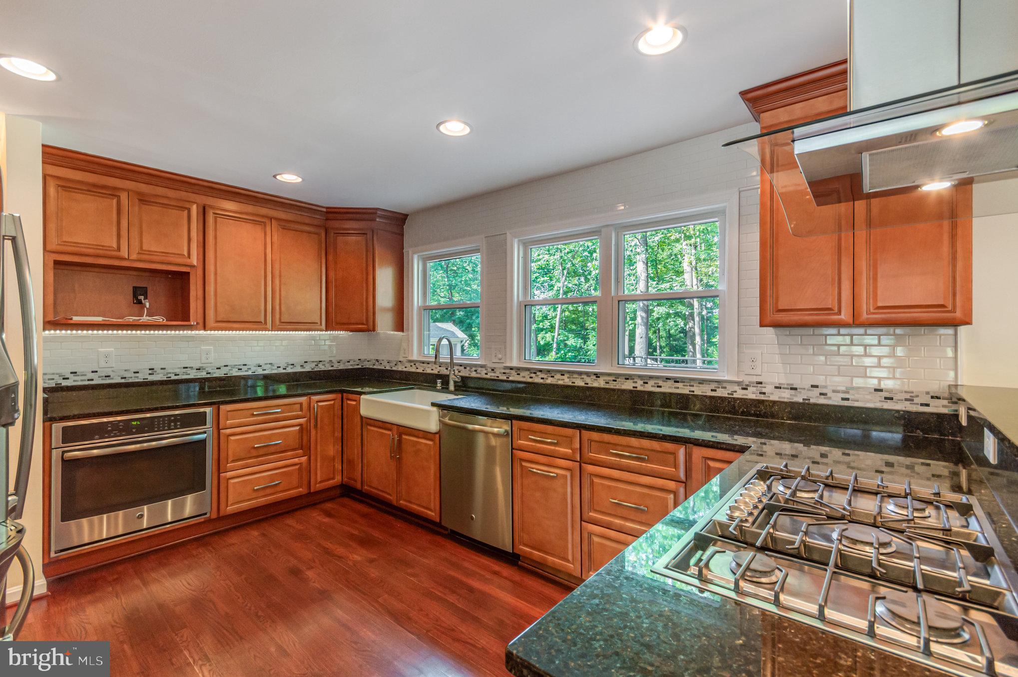 519 WOODLAND COURT NW