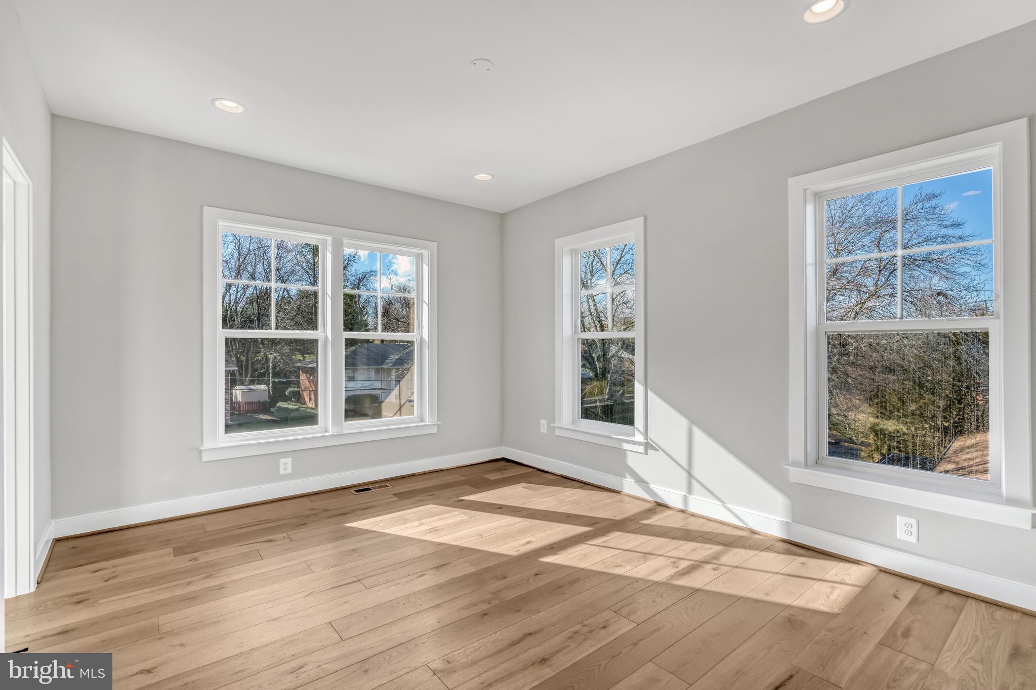 OAKWOOD - Residential