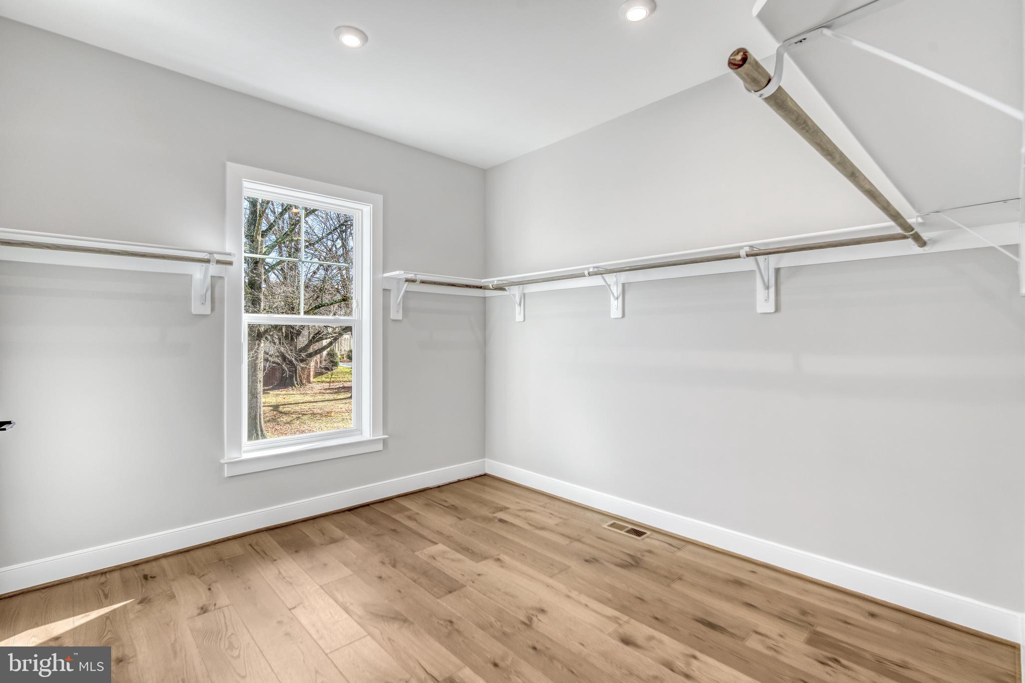 OAKWOOD - Residential