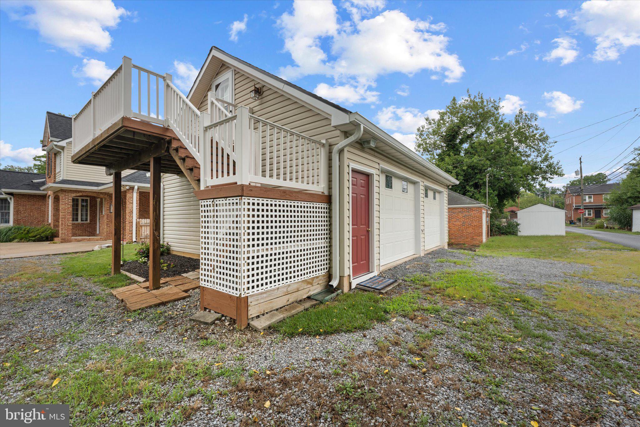 687 WOODLAND AVE