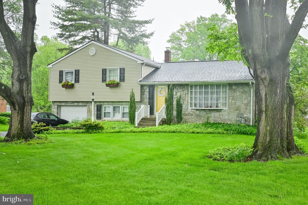 Photo of 1909 Bloomingdale Avenue, LANCASTER, PA 17601 (MLS # PALA2070106)