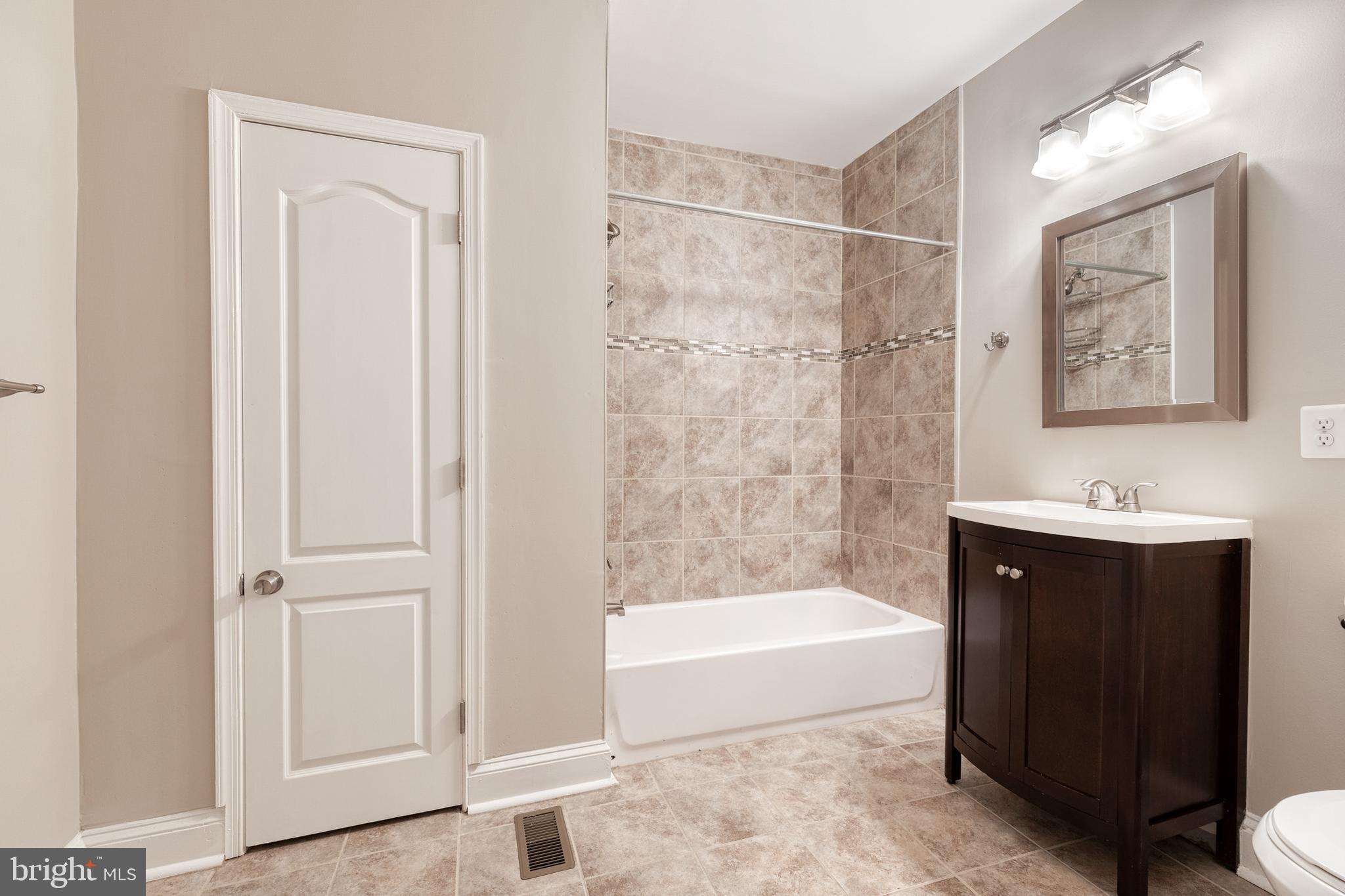 BUTCHERS HILL - Residential Lease