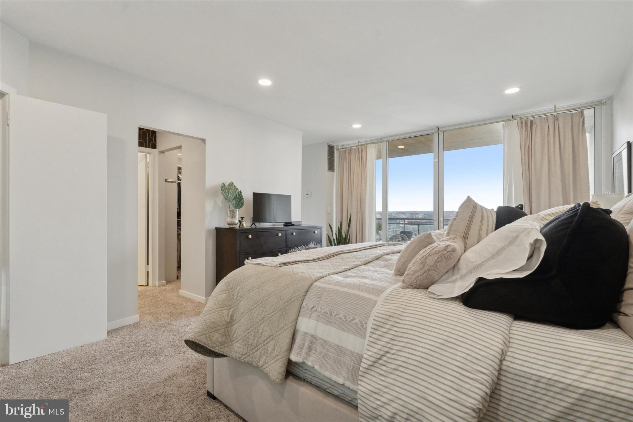 LOGAN CIRCLE - Residential