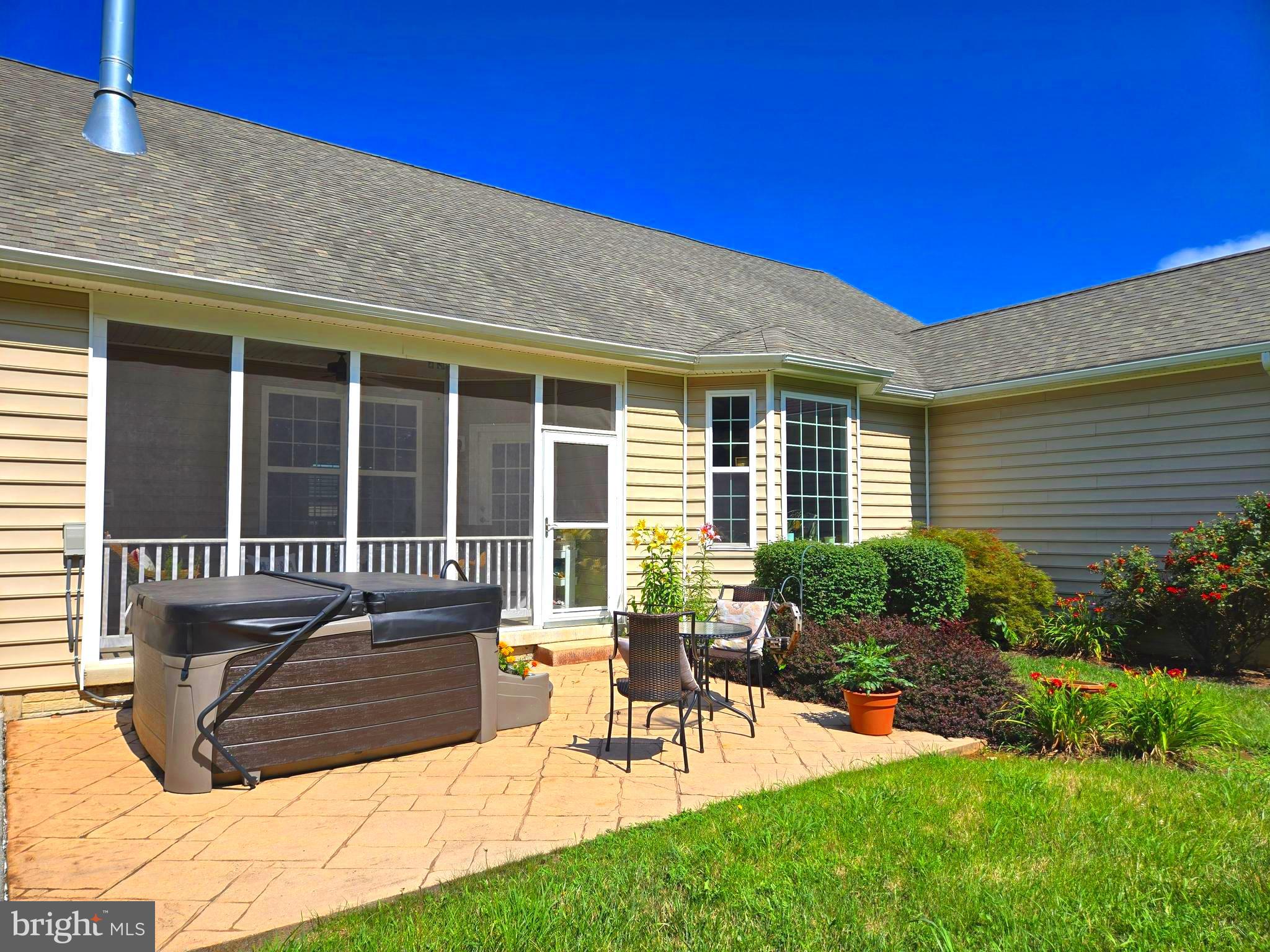 APPLE KNOLLS ESTATES - Residential