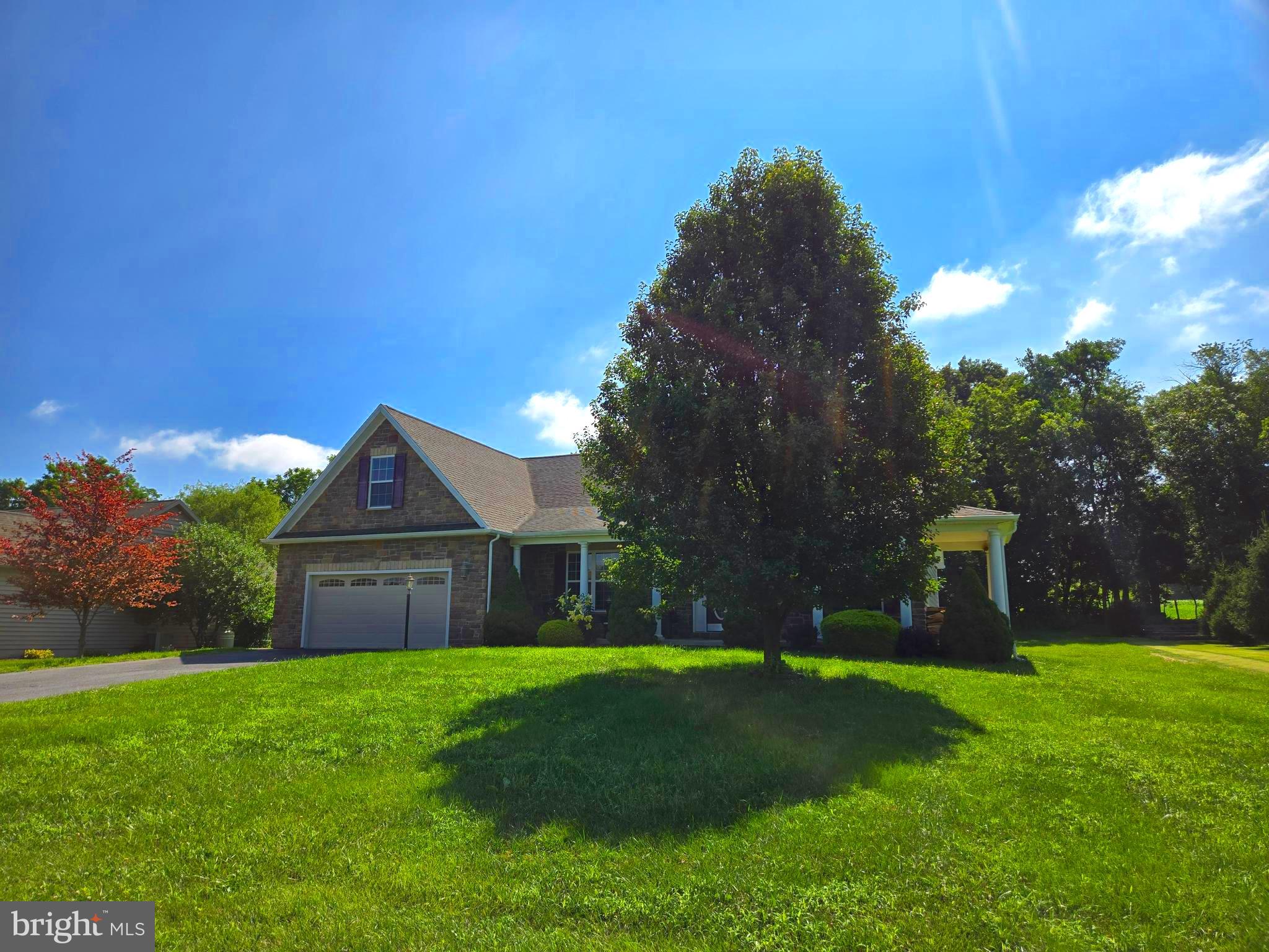 APPLE KNOLLS ESTATES - Residential