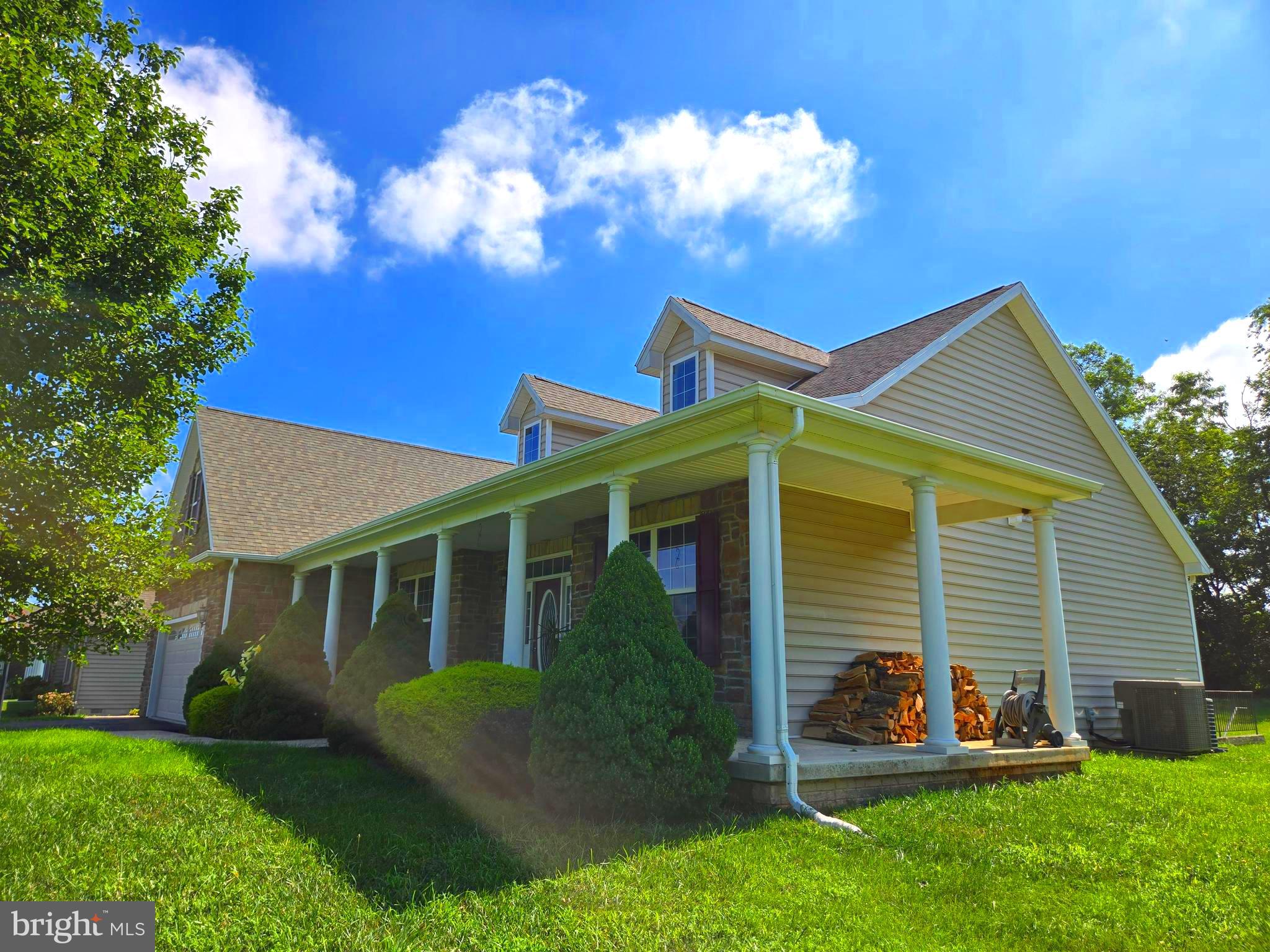 APPLE KNOLLS ESTATES - Residential