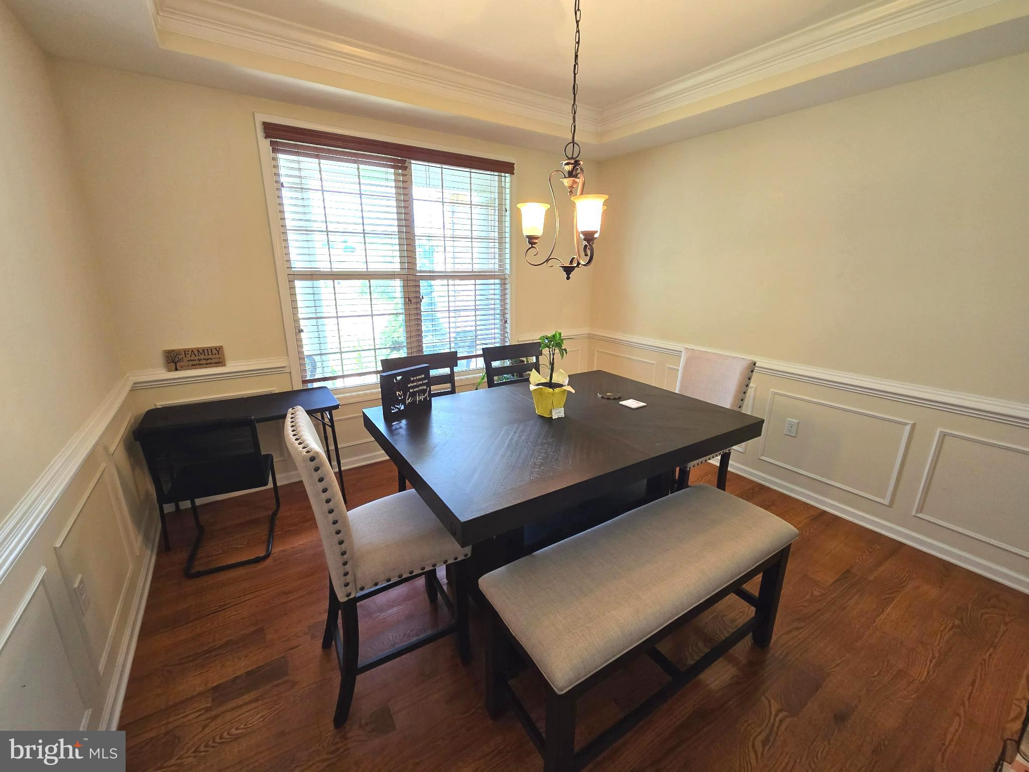 APPLE KNOLLS ESTATES - Residential