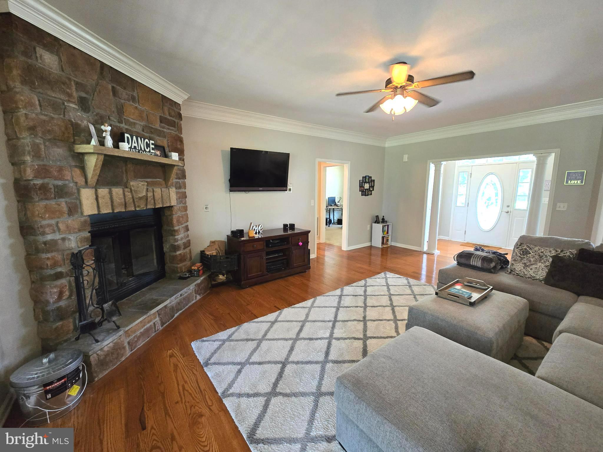 APPLE KNOLLS ESTATES - Residential