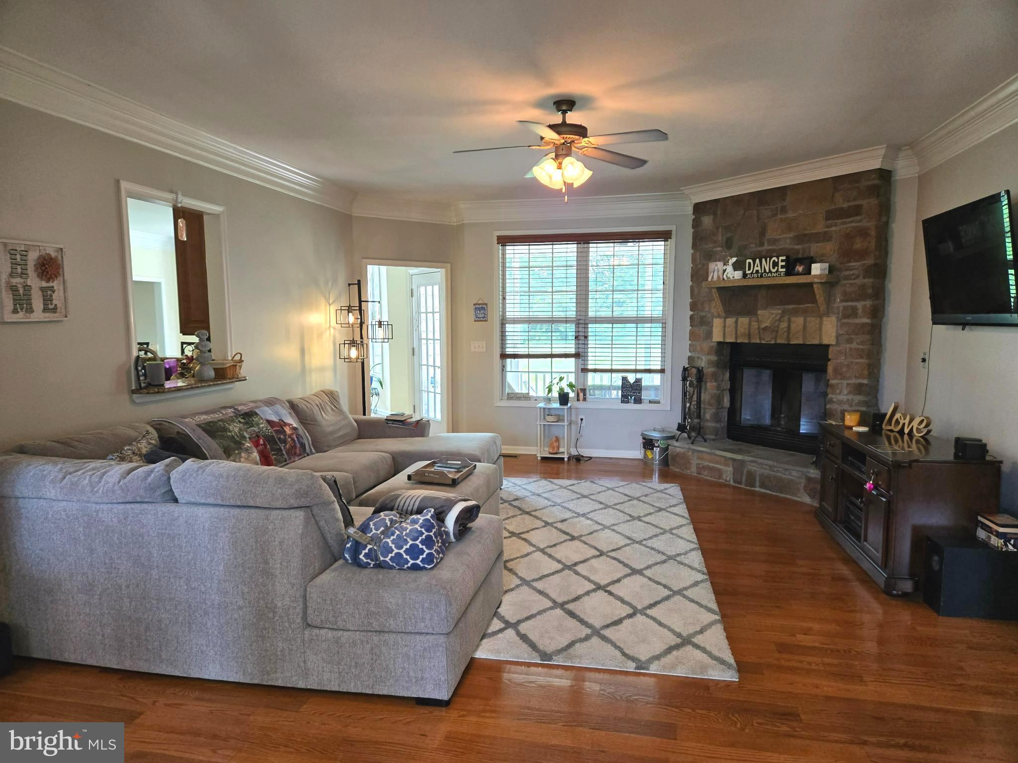 APPLE KNOLLS ESTATES - Residential