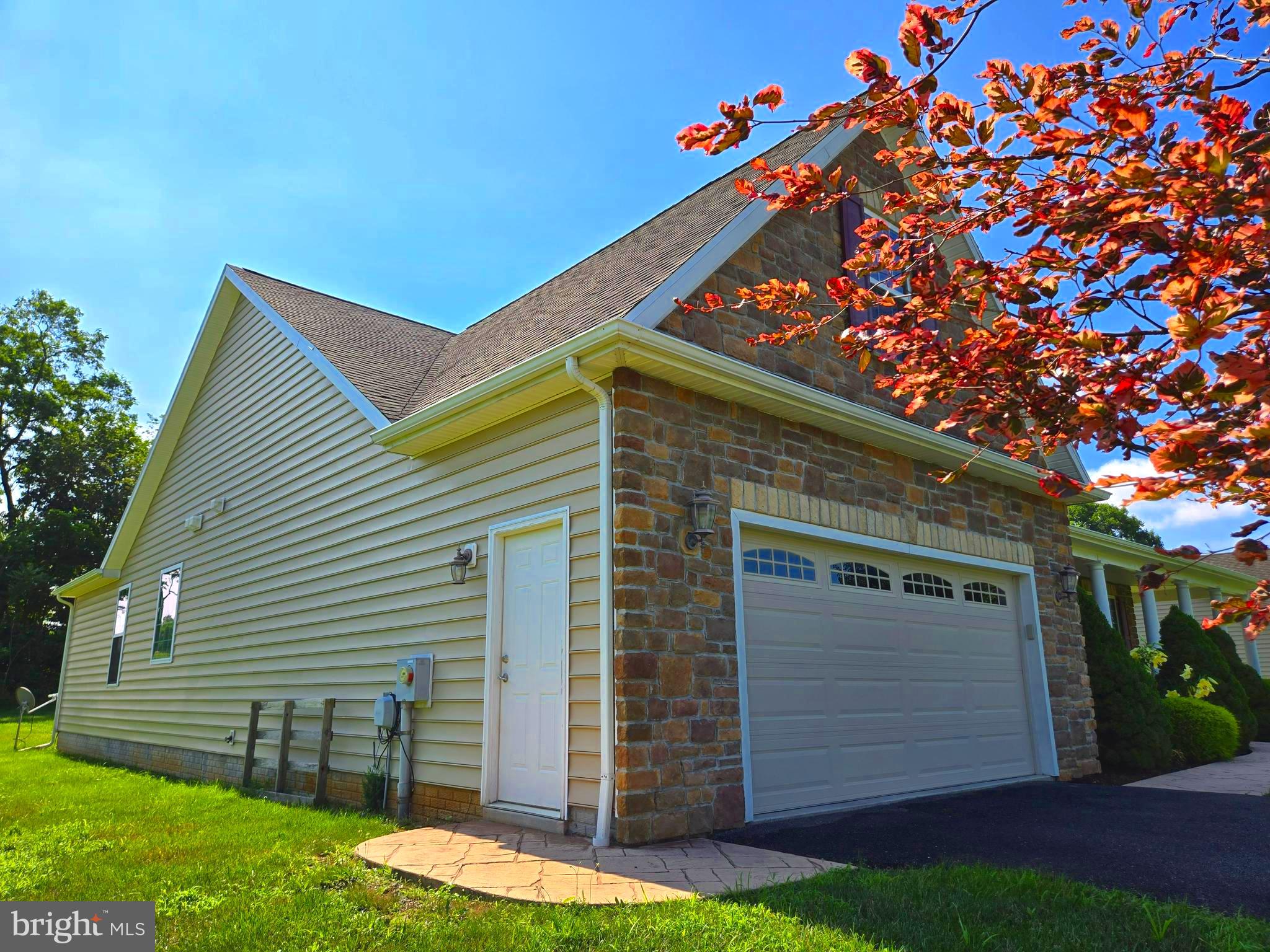 APPLE KNOLLS ESTATES - Residential