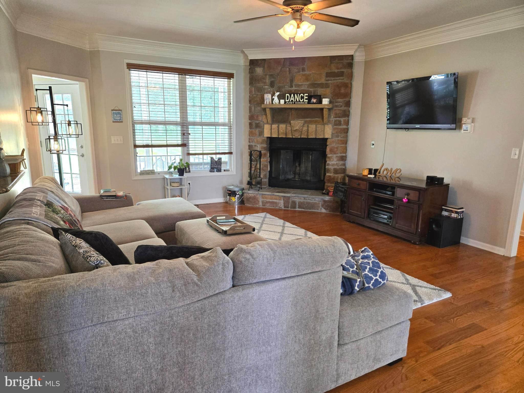 APPLE KNOLLS ESTATES - Residential