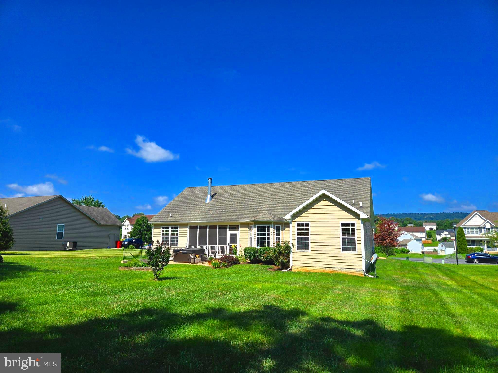 APPLE KNOLLS ESTATES - Residential