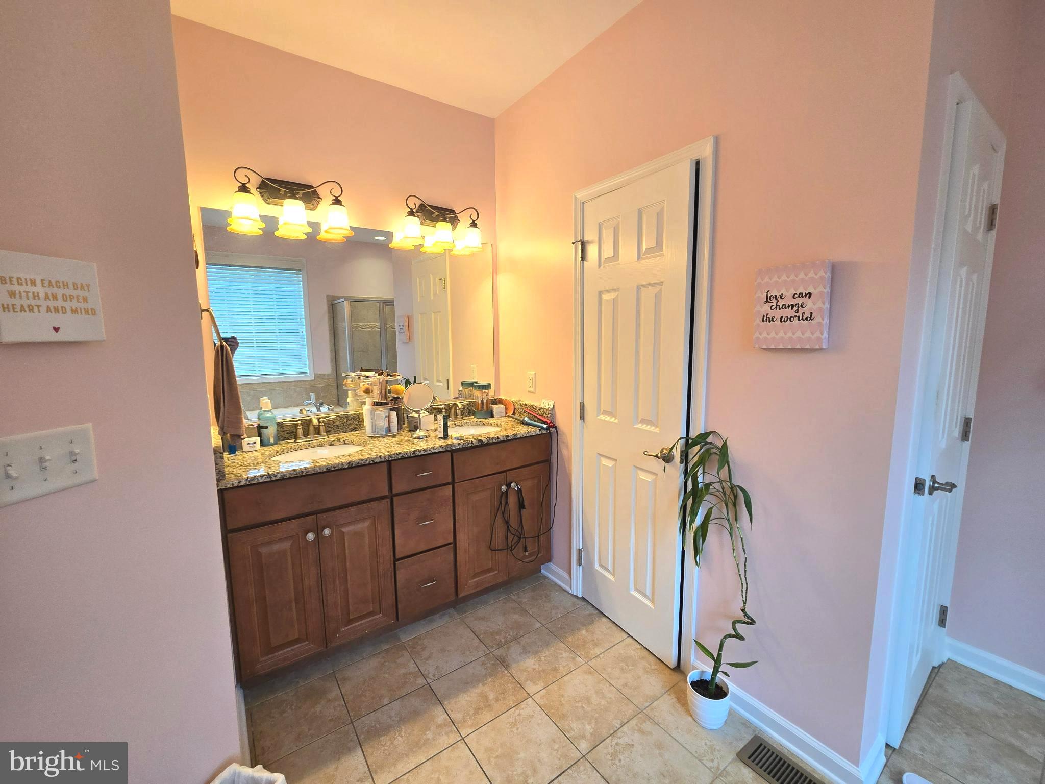 APPLE KNOLLS ESTATES - Residential