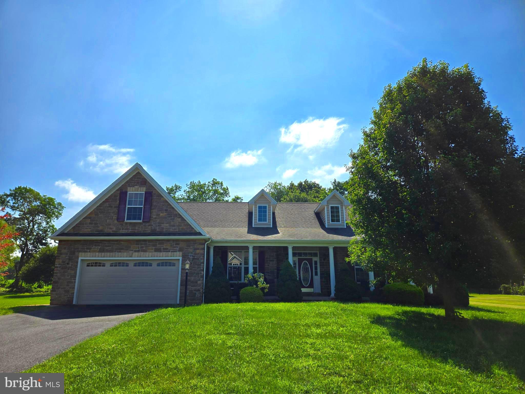 APPLE KNOLLS ESTATES - Residential