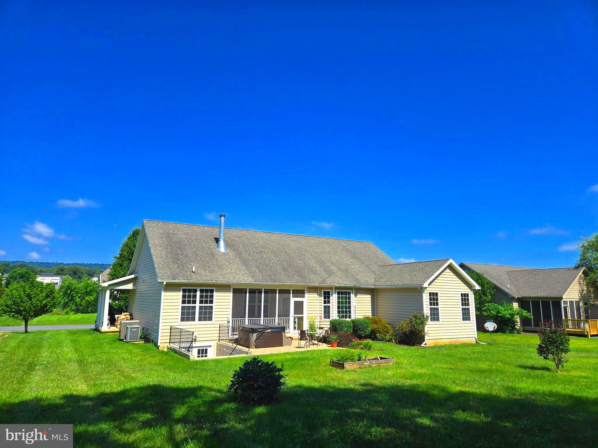 APPLE KNOLLS ESTATES - Residential