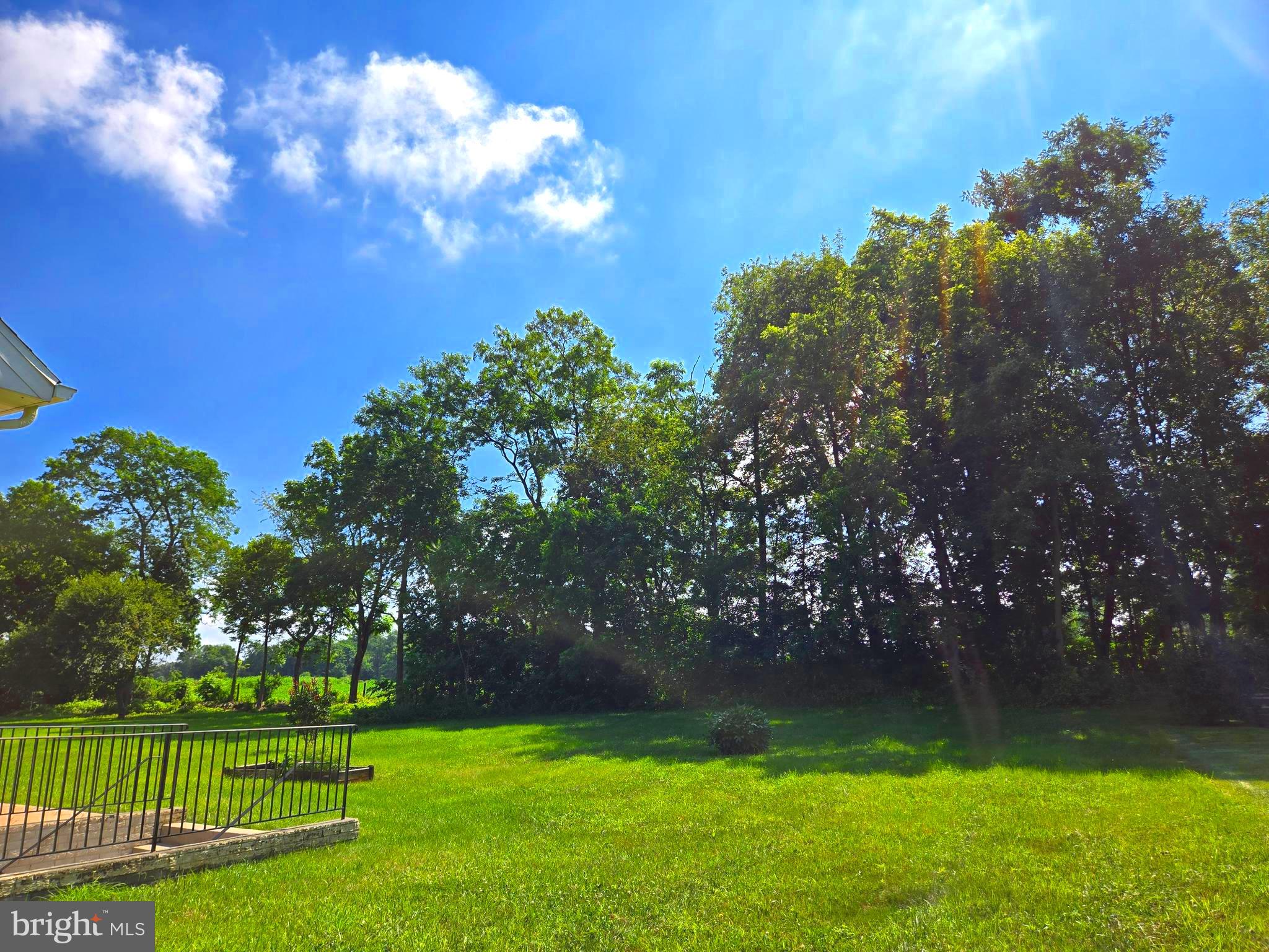 APPLE KNOLLS ESTATES - Residential