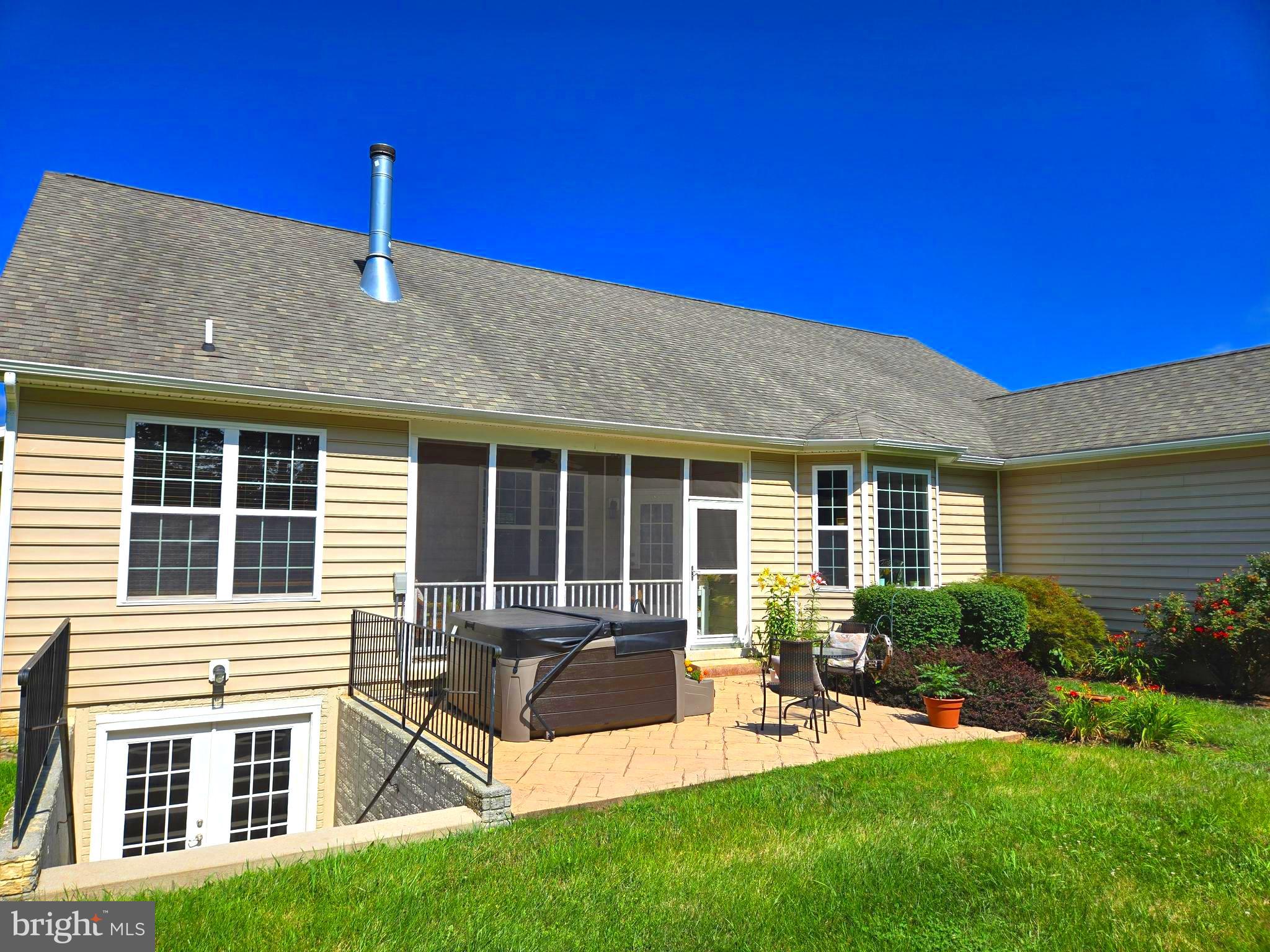 APPLE KNOLLS ESTATES - Residential