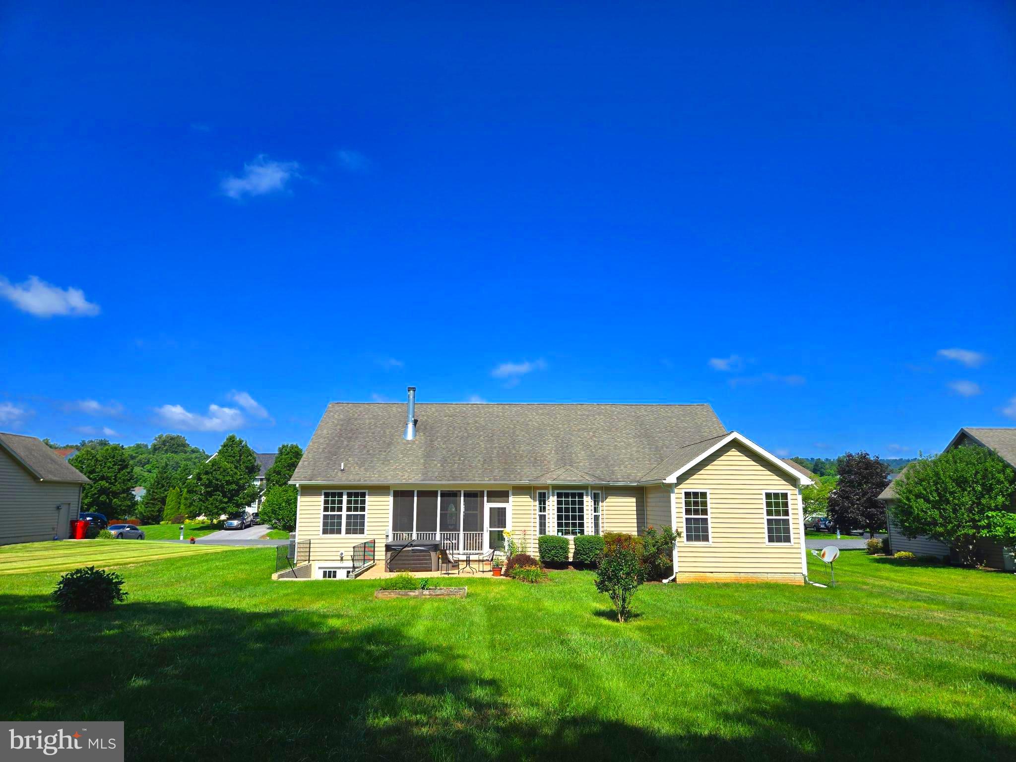 APPLE KNOLLS ESTATES - Residential