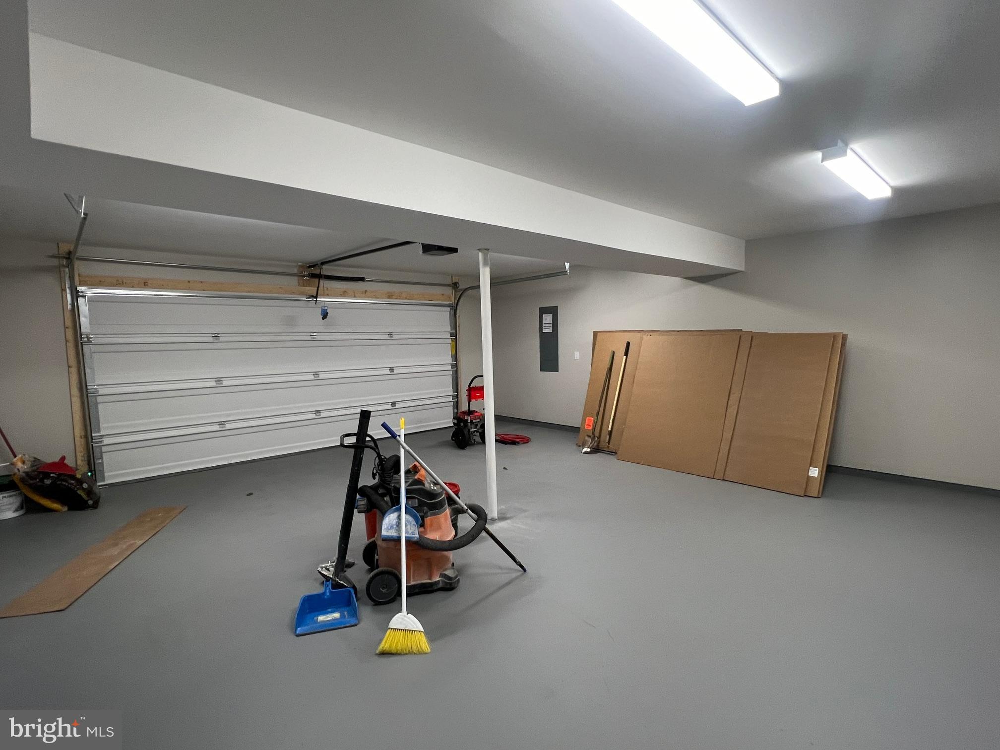 DOUGLAS OAKS - Residential